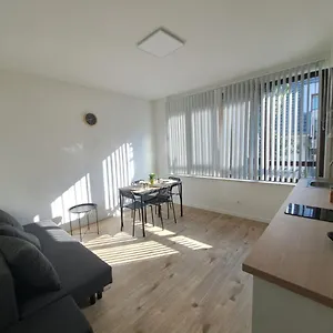 Modern Aan Zee En Station Appartement